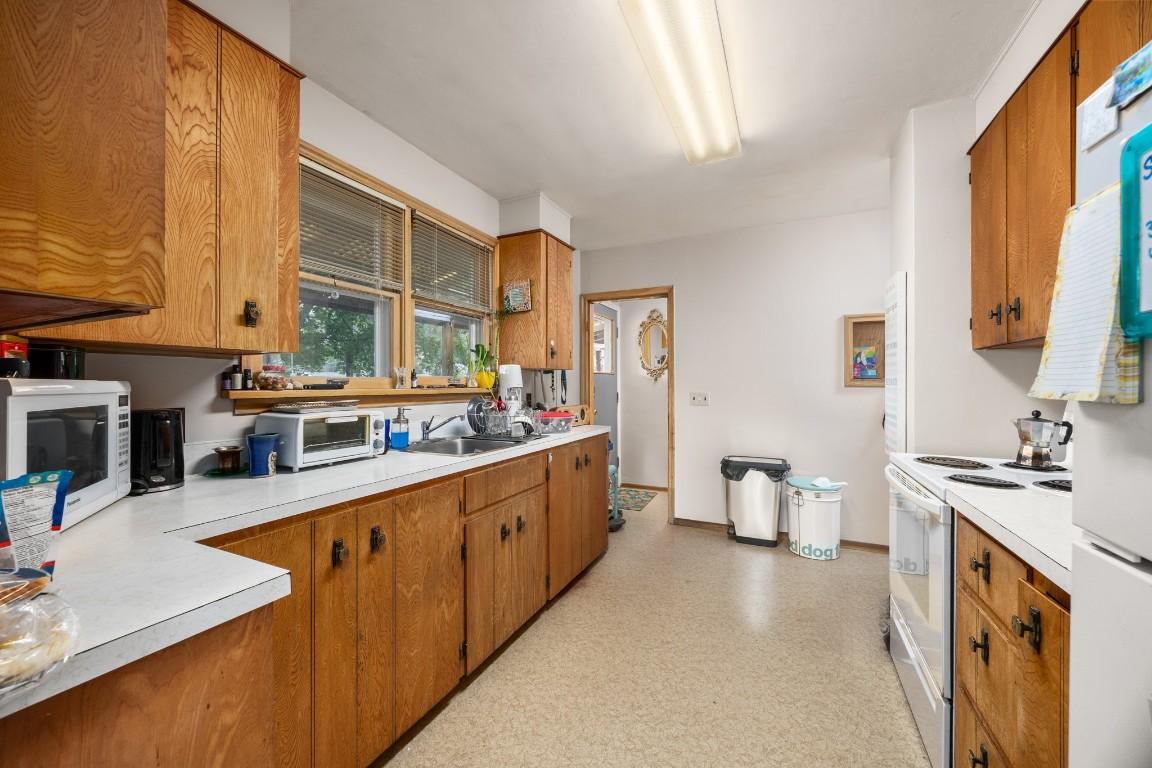









2800


39

Street,
Vernon,




BC
V1T 6J4


