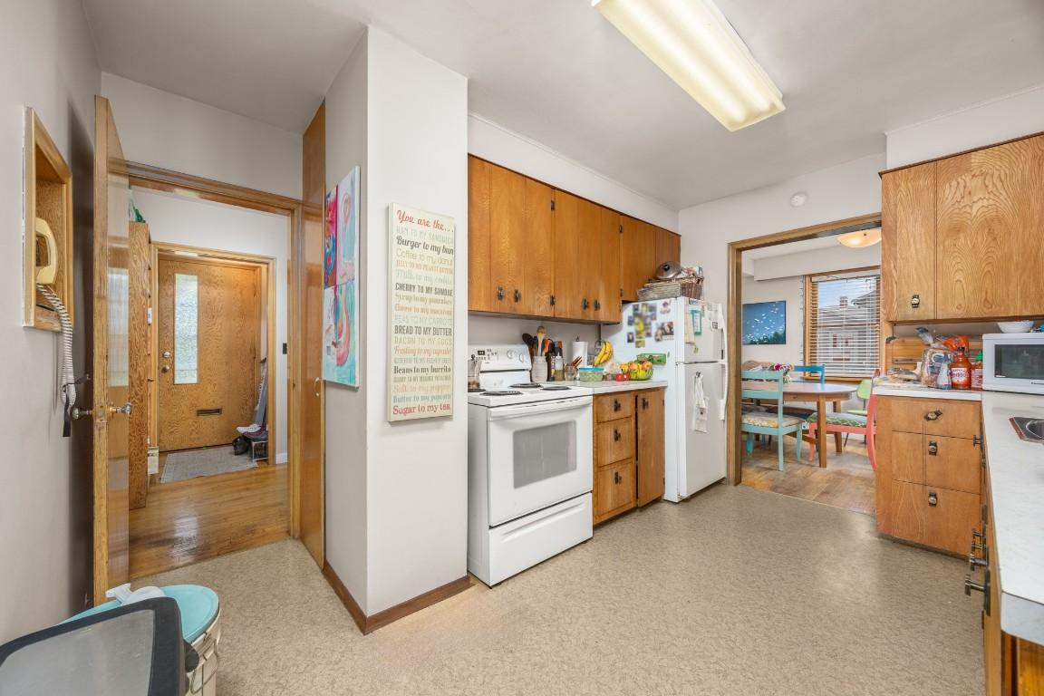 









2800


39

Street,
Vernon,




BC
V1T 6J4

