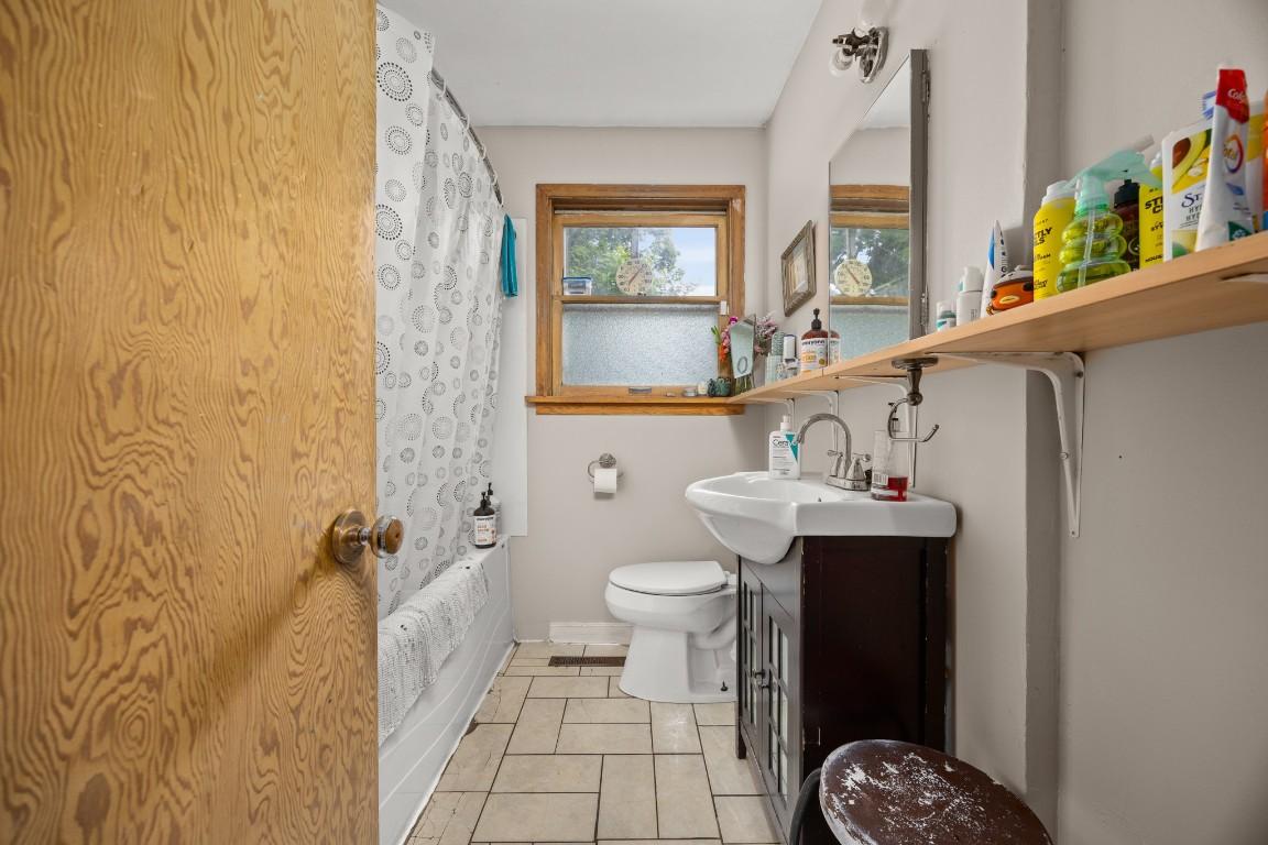 









2800


39

Street,
Vernon,




BC
V1T 6J4

