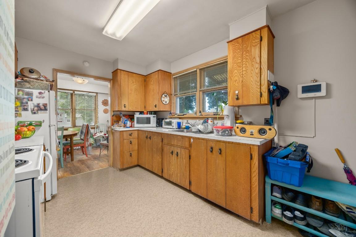 









2800


39

Street,
Vernon,




BC
V1T 6J4

