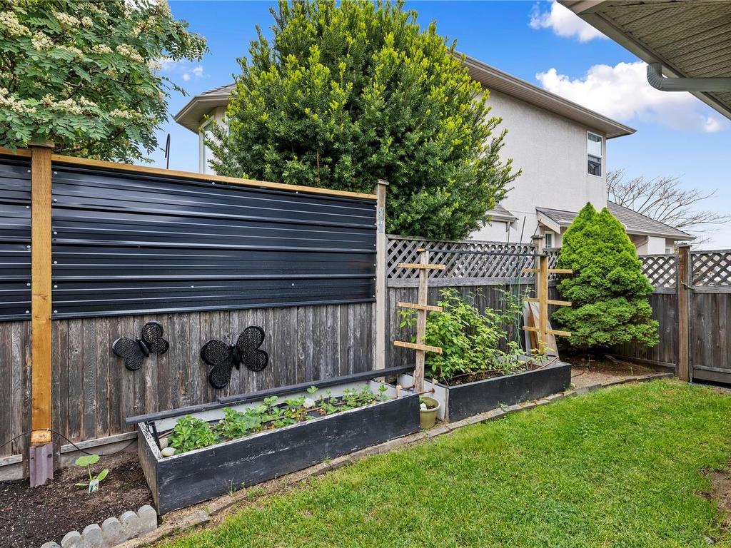 









1084


Aery View

Way,
Parksville,




BC
V9P 2N9

