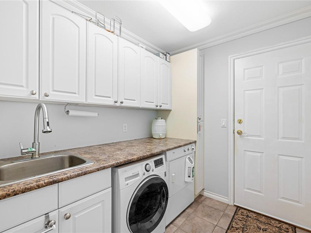 









1084


Aery View

Way,
Parksville,




BC
V9P 2N9


