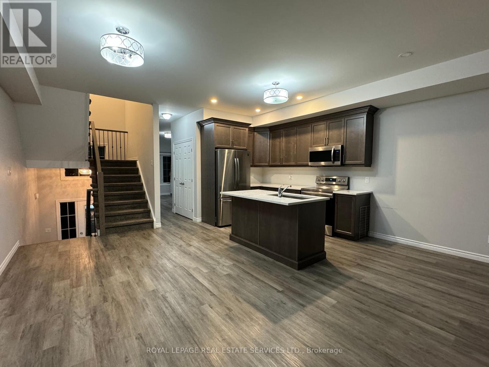 












1183 DUKE STREET

,
Cambridge,




Ontario
N3H3V6

