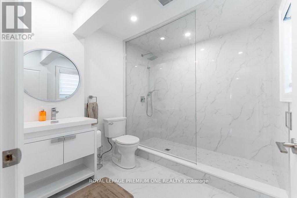 












286 WATERLOO AVENUE

,
Toronto,




Ontario
M3H3Z8

