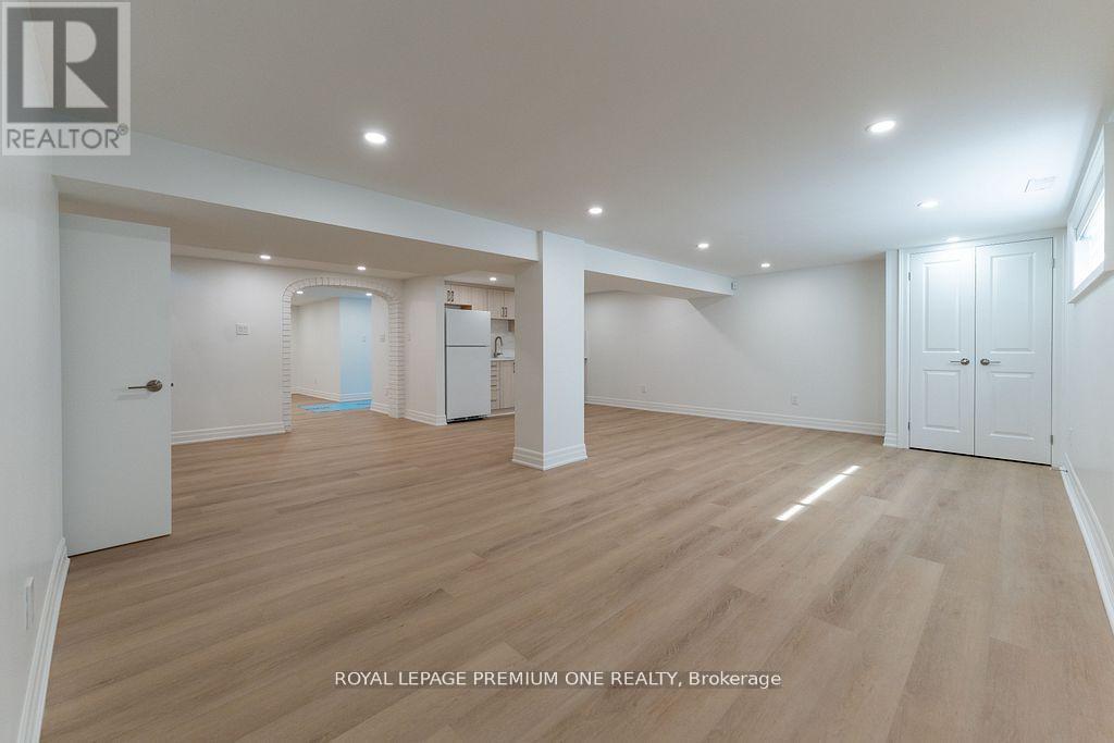 












286 WATERLOO AVENUE

,
Toronto,




Ontario
M3H3Z8

