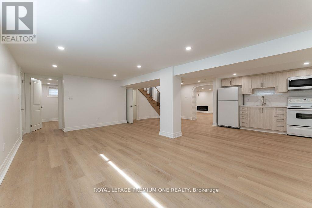 












286 WATERLOO AVENUE

,
Toronto,




Ontario
M3H3Z8

