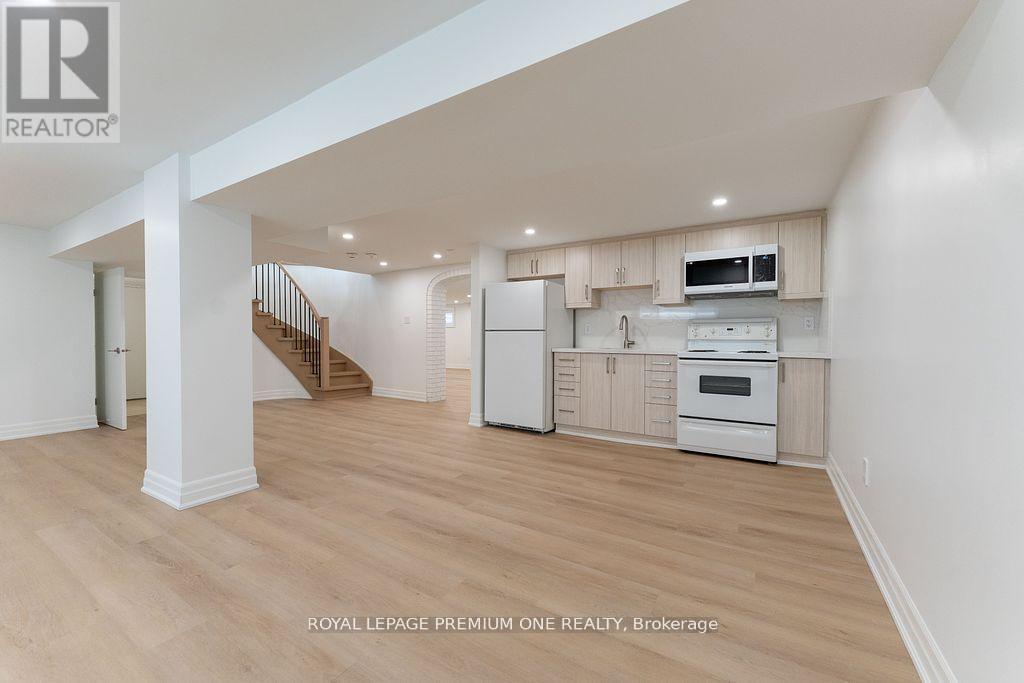 












286 WATERLOO AVENUE

,
Toronto,




Ontario
M3H3Z8

