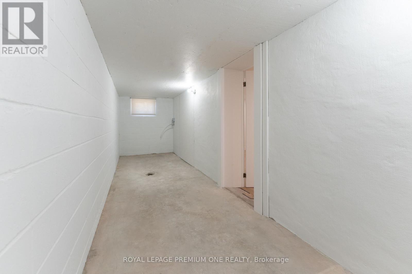 












286 WATERLOO AVENUE

,
Toronto,




Ontario
M3H3Z8

