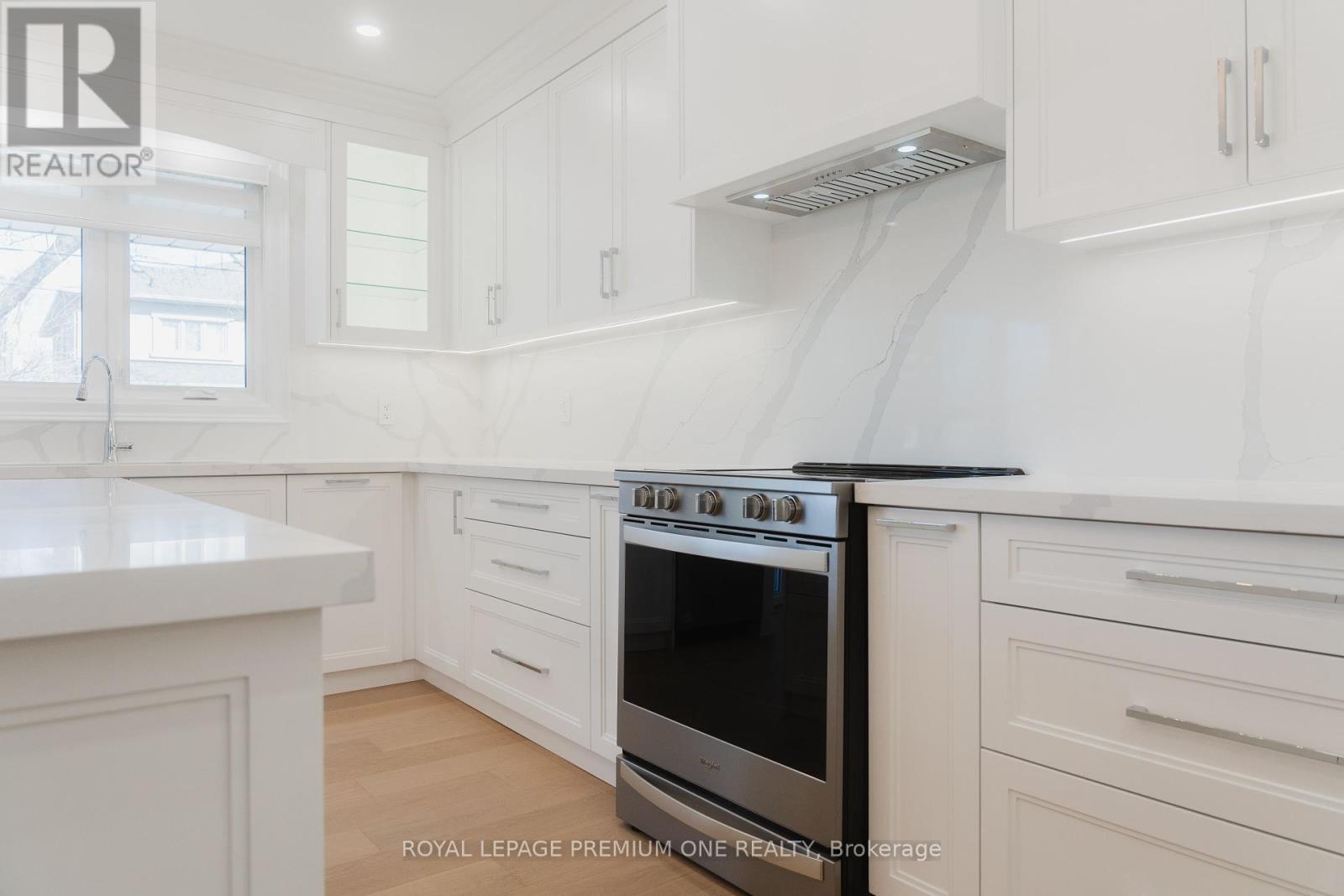 












286 WATERLOO AVENUE

,
Toronto,




Ontario
M3H3Z8

