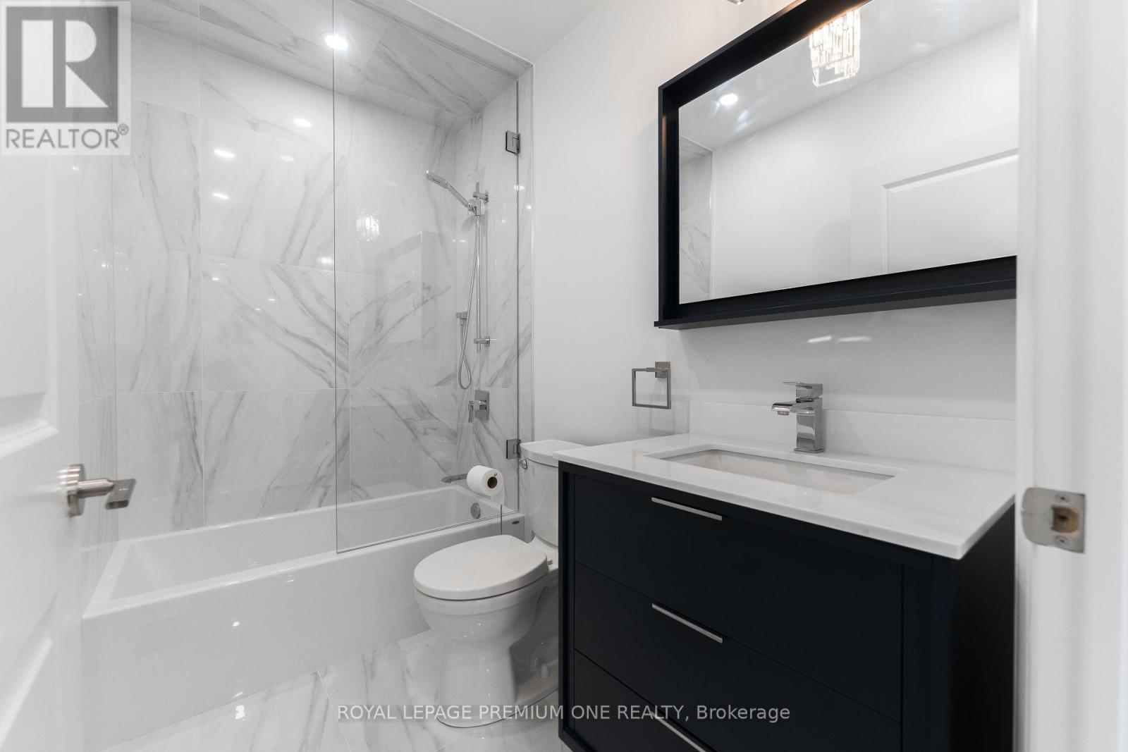 












286 WATERLOO AVENUE

,
Toronto,




Ontario
M3H3Z8

