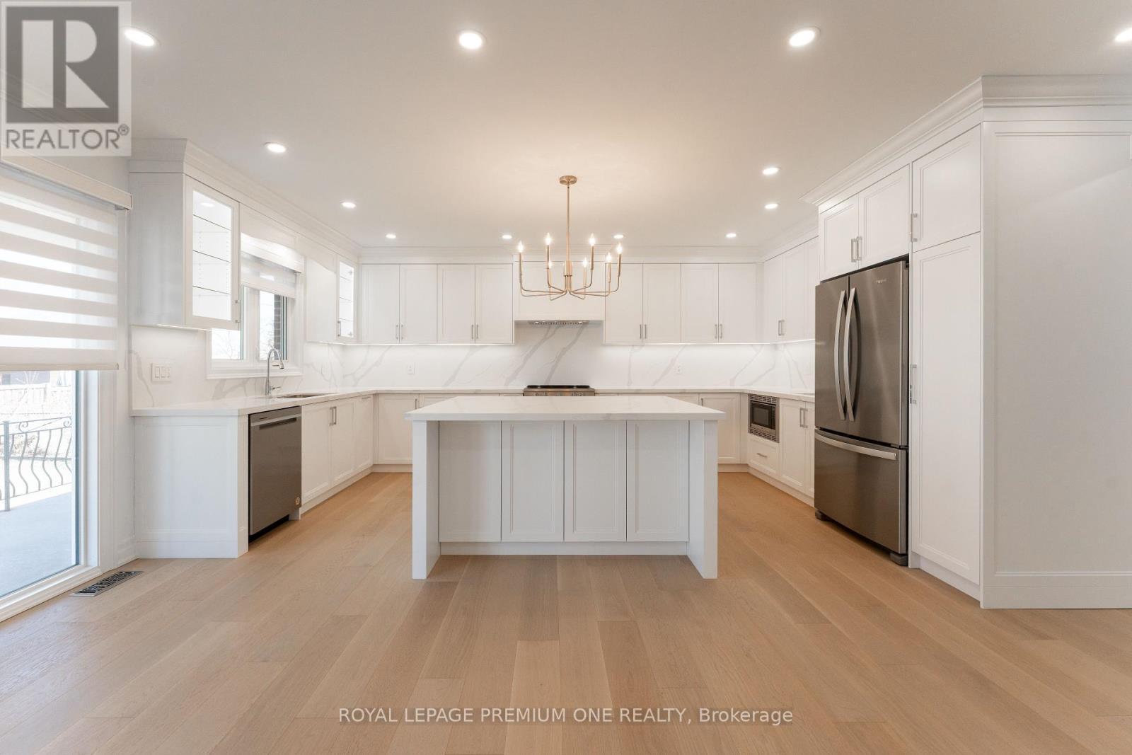 












286 WATERLOO AVENUE

,
Toronto,




Ontario
M3H3Z8

