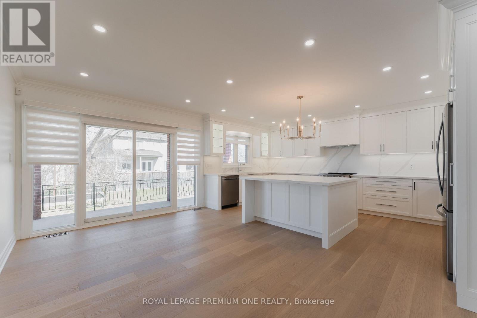 












286 WATERLOO AVENUE

,
Toronto,




Ontario
M3H3Z8

