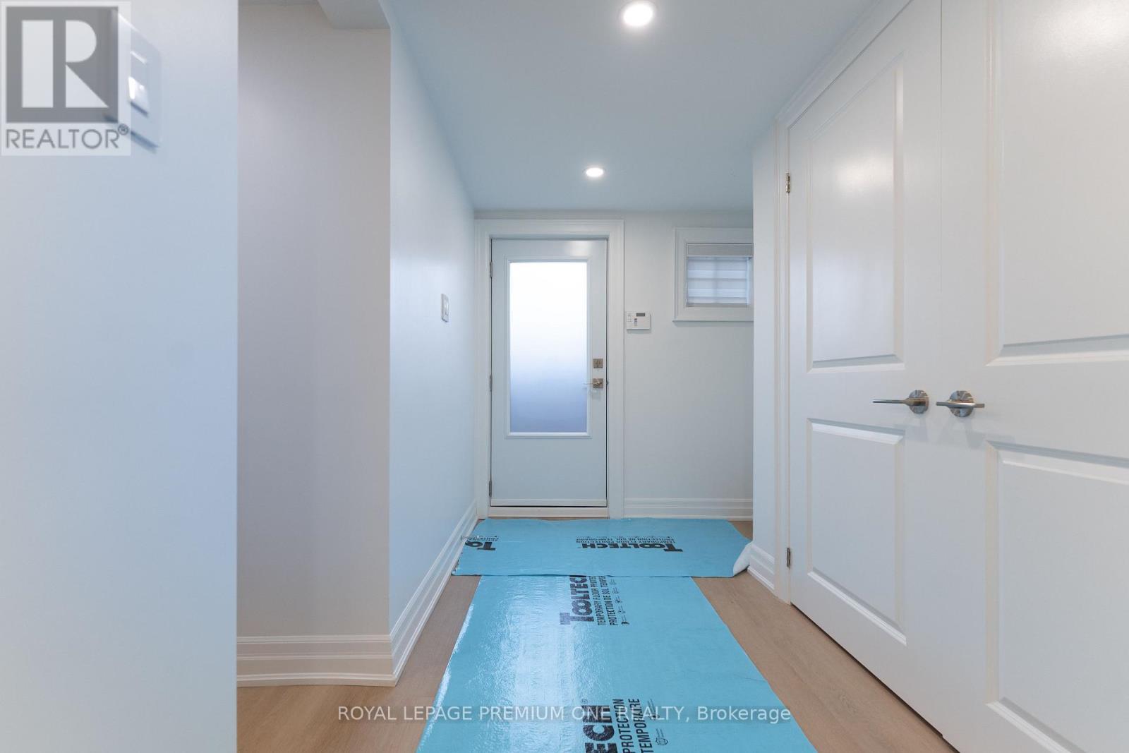 












286 WATERLOO AVENUE

,
Toronto,




Ontario
M3H3Z8


