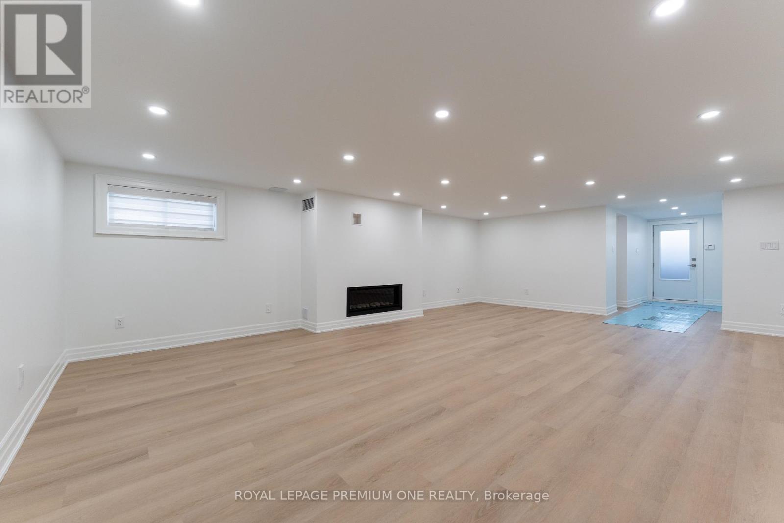 












286 WATERLOO AVENUE

,
Toronto,




Ontario
M3H3Z8

