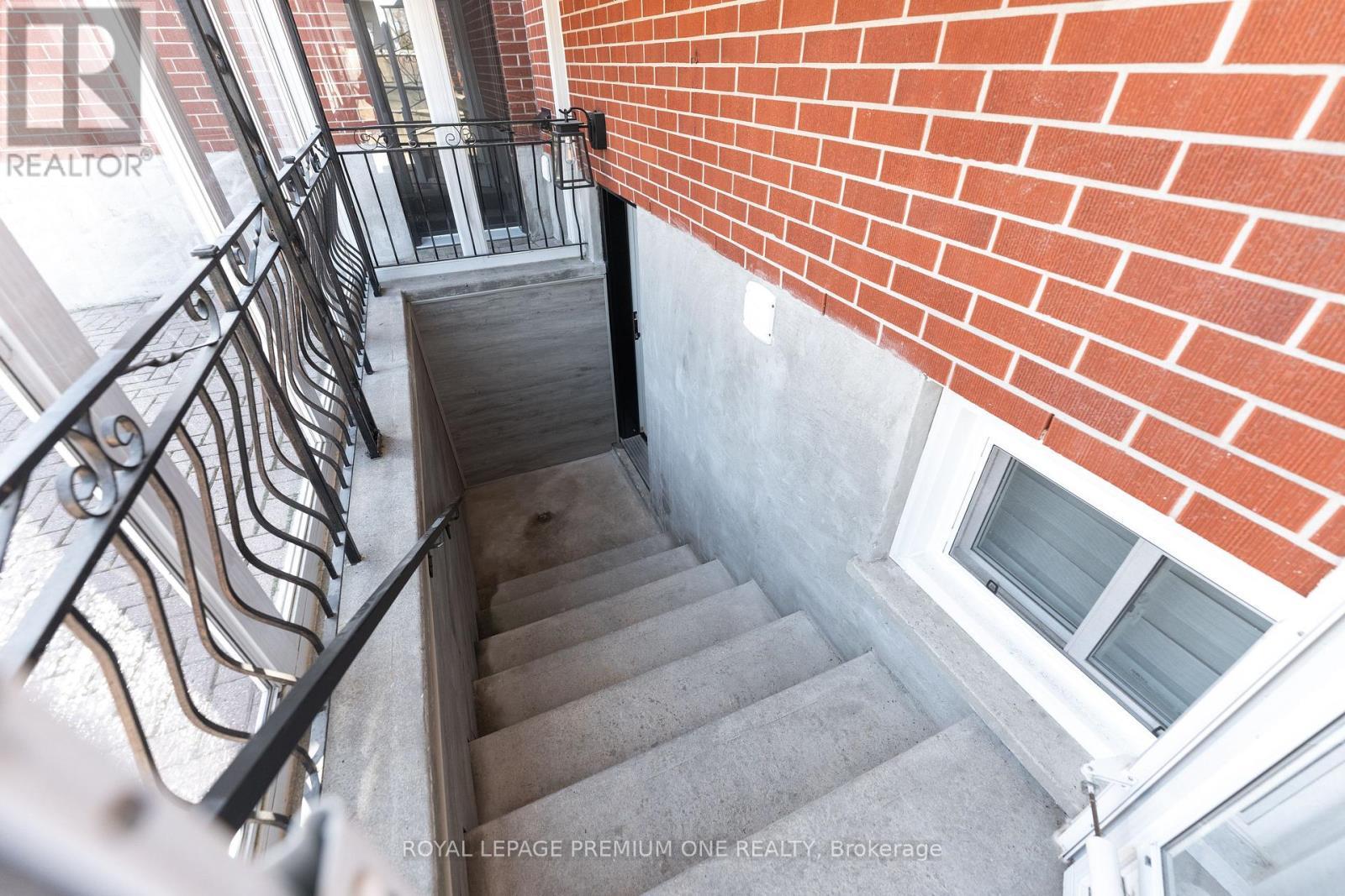 












286 WATERLOO AVENUE

,
Toronto,




Ontario
M3H3Z8

