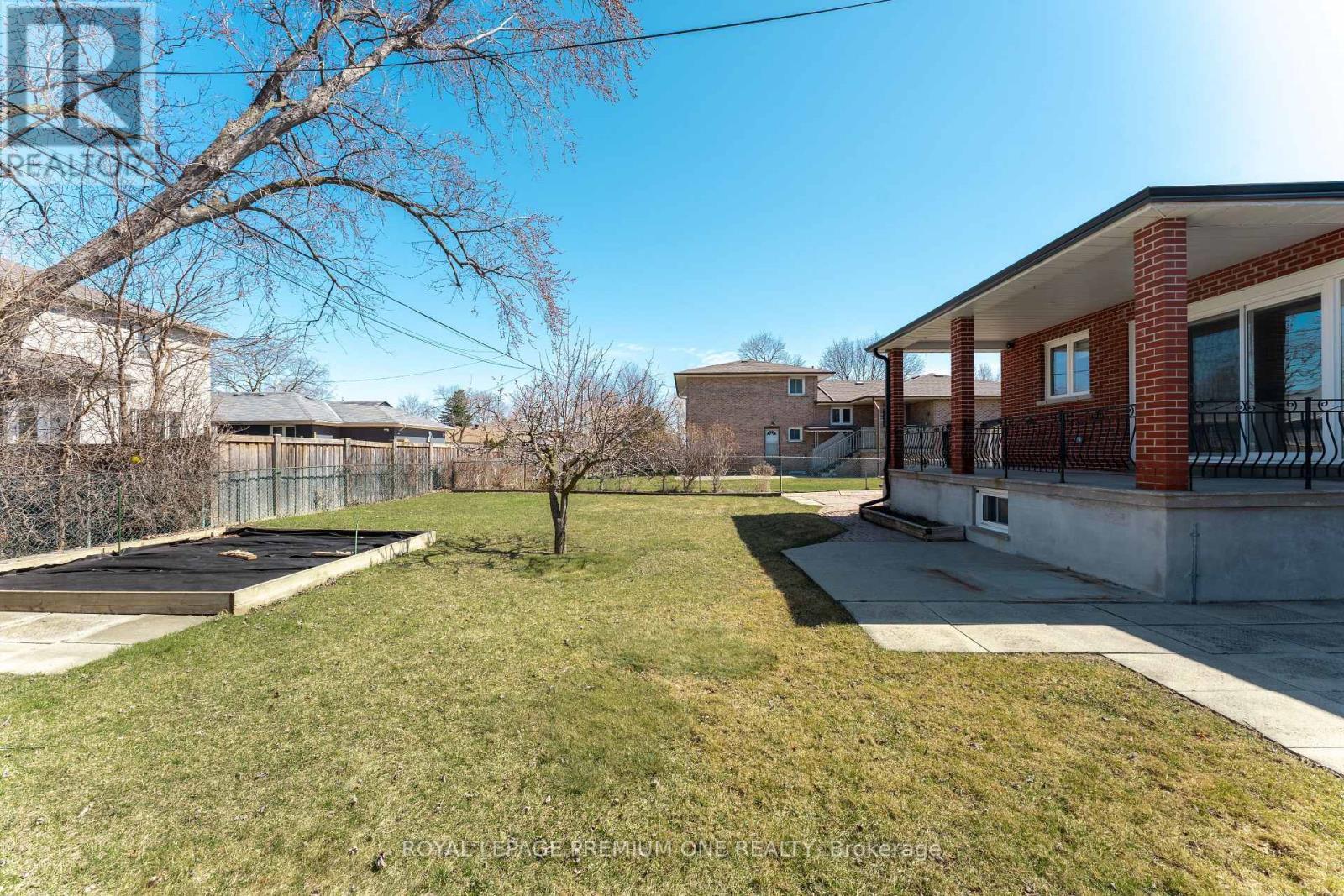












286 WATERLOO AVENUE

,
Toronto,




Ontario
M3H3Z8

