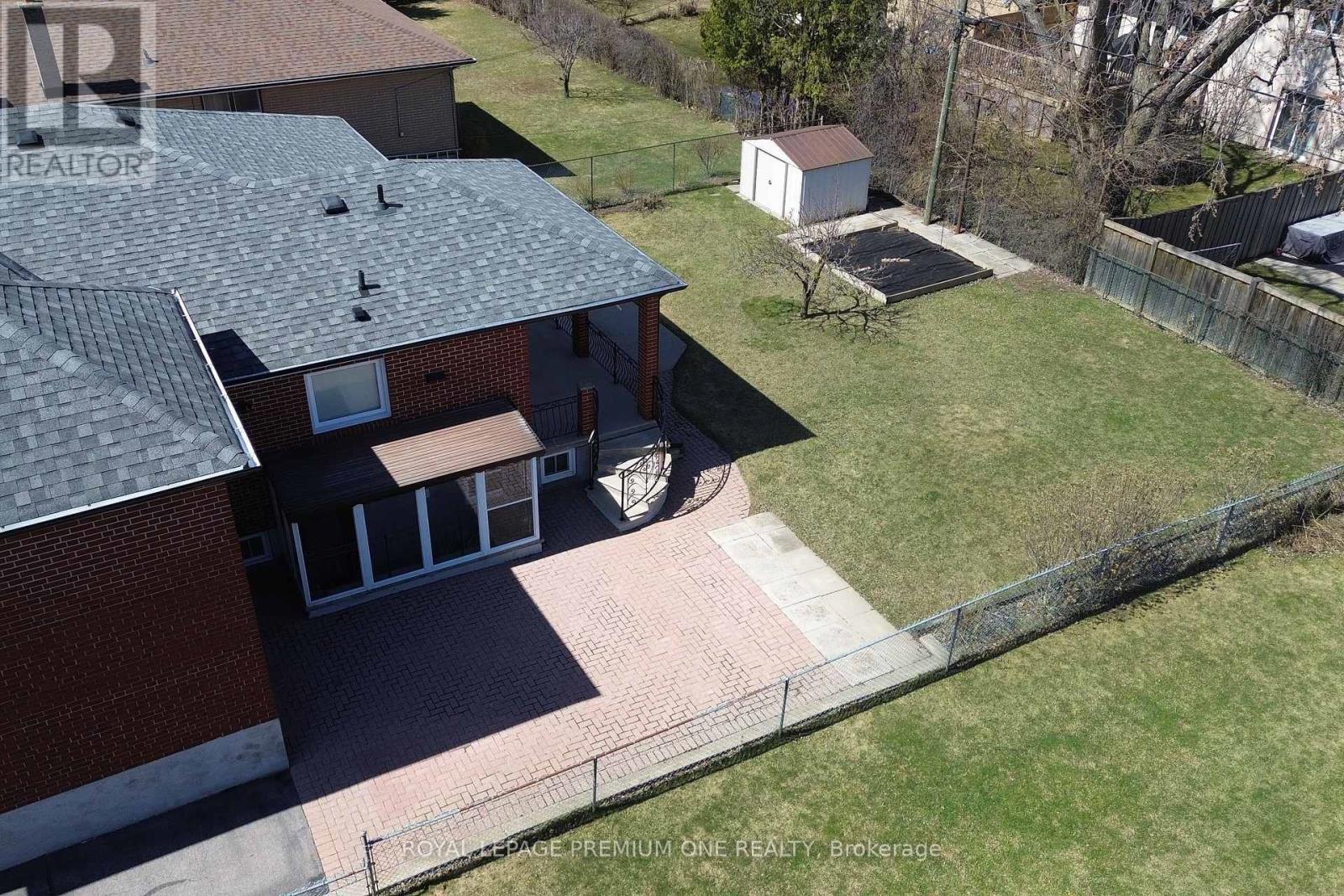 












286 WATERLOO AVENUE

,
Toronto,




Ontario
M3H3Z8

