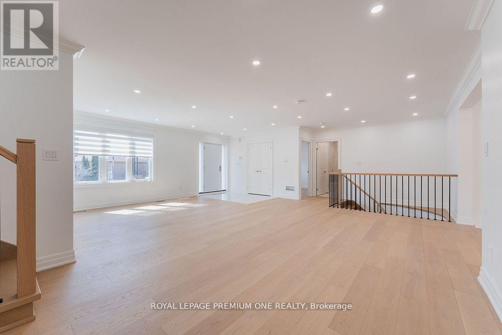 












286 WATERLOO AVENUE

,
Toronto,




Ontario
M3H3Z8


