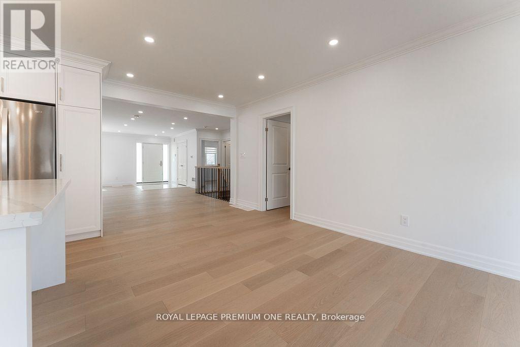 












286 WATERLOO AVENUE

,
Toronto,




Ontario
M3H3Z8

