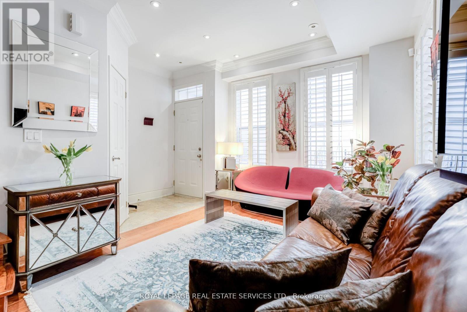 












12 - 1968 BLOOR STREET W

,
Toronto,




Ontario
M6P3K9

