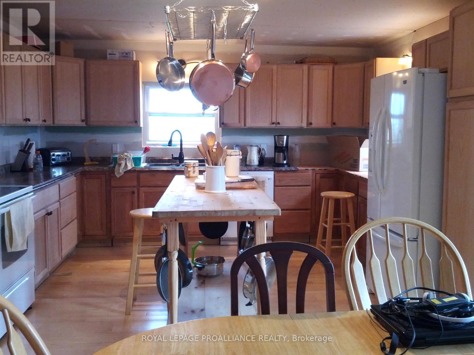












2432 B COUNTY 8 ROAD S

,
Trent Hills,







Ontario
K7R3K7

