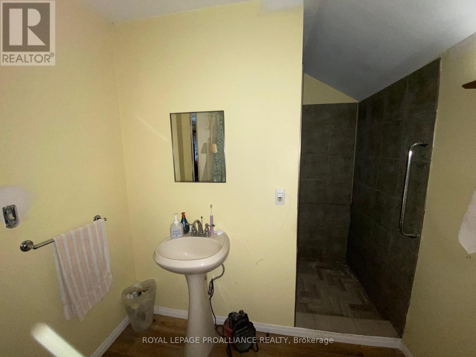 












2432 B COUNTY 8 ROAD S

,
Trent Hills,







Ontario
K7R3K7

