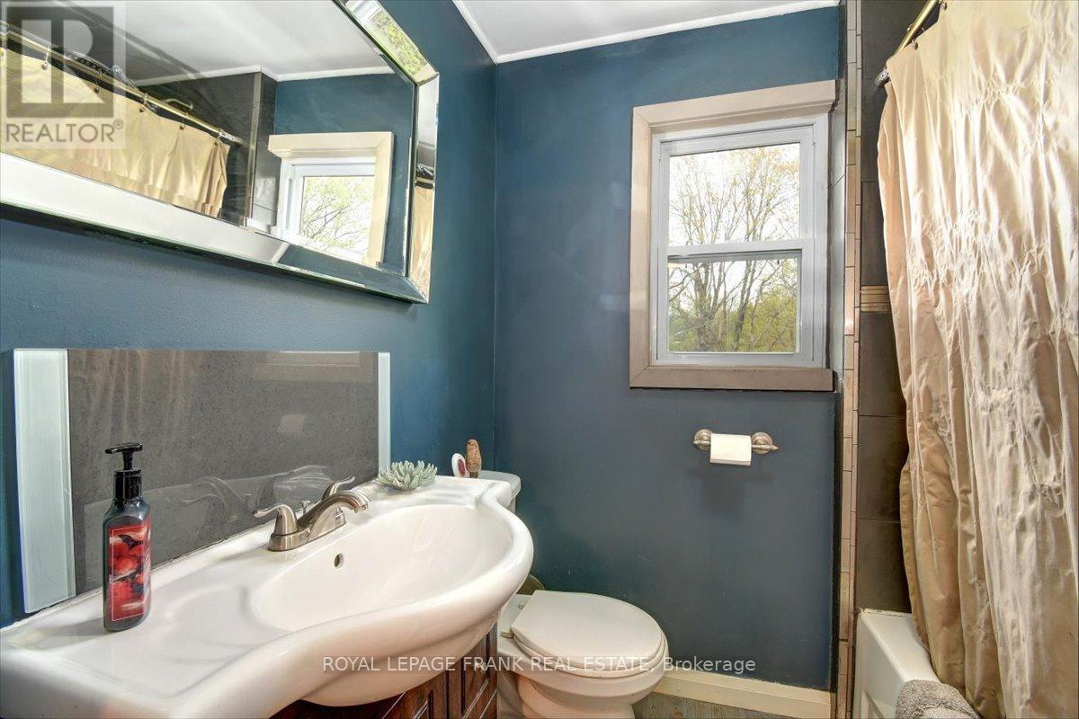 












1019 ANDERSON ROAD

,
Highlands East (Monmouth),




Ontario
K0L2Y0

