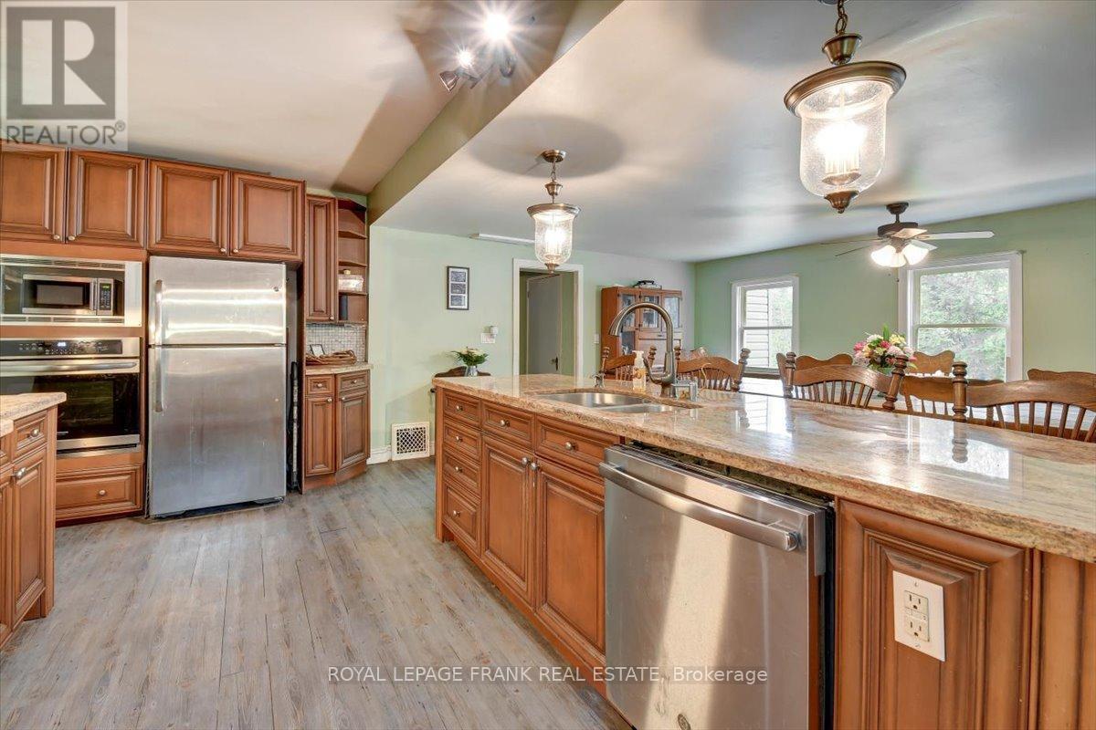 












1019 ANDERSON ROAD

,
Highlands East (Monmouth),




Ontario
K0L2Y0

