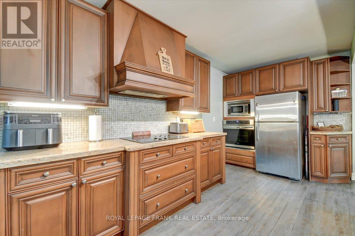 












1019 ANDERSON ROAD

,
Highlands East (Monmouth),




Ontario
K0L2Y0

