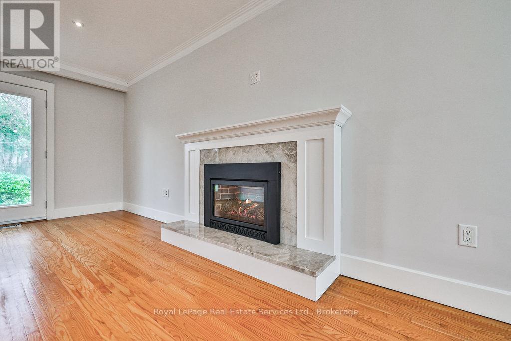 












196 SABEL STREET

,
Oakville (BR Bronte),




Ontario
L6L3V4

