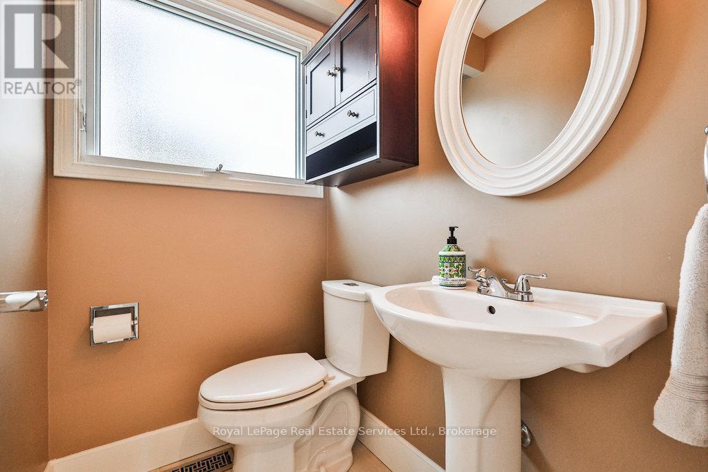 












196 SABEL STREET

,
Oakville (BR Bronte),




Ontario
L6L3V4

