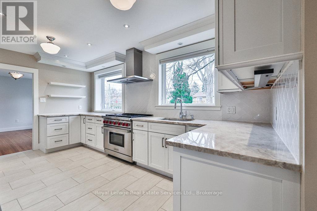 












196 SABEL STREET

,
Oakville (BR Bronte),




Ontario
L6L3V4

