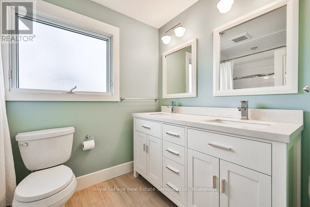 












196 SABEL STREET

,
Oakville (BR Bronte),




Ontario
L6L3V4

