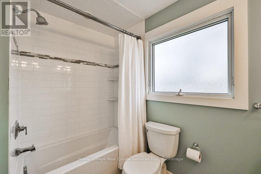 












196 SABEL STREET

,
Oakville (BR Bronte),




Ontario
L6L3V4

