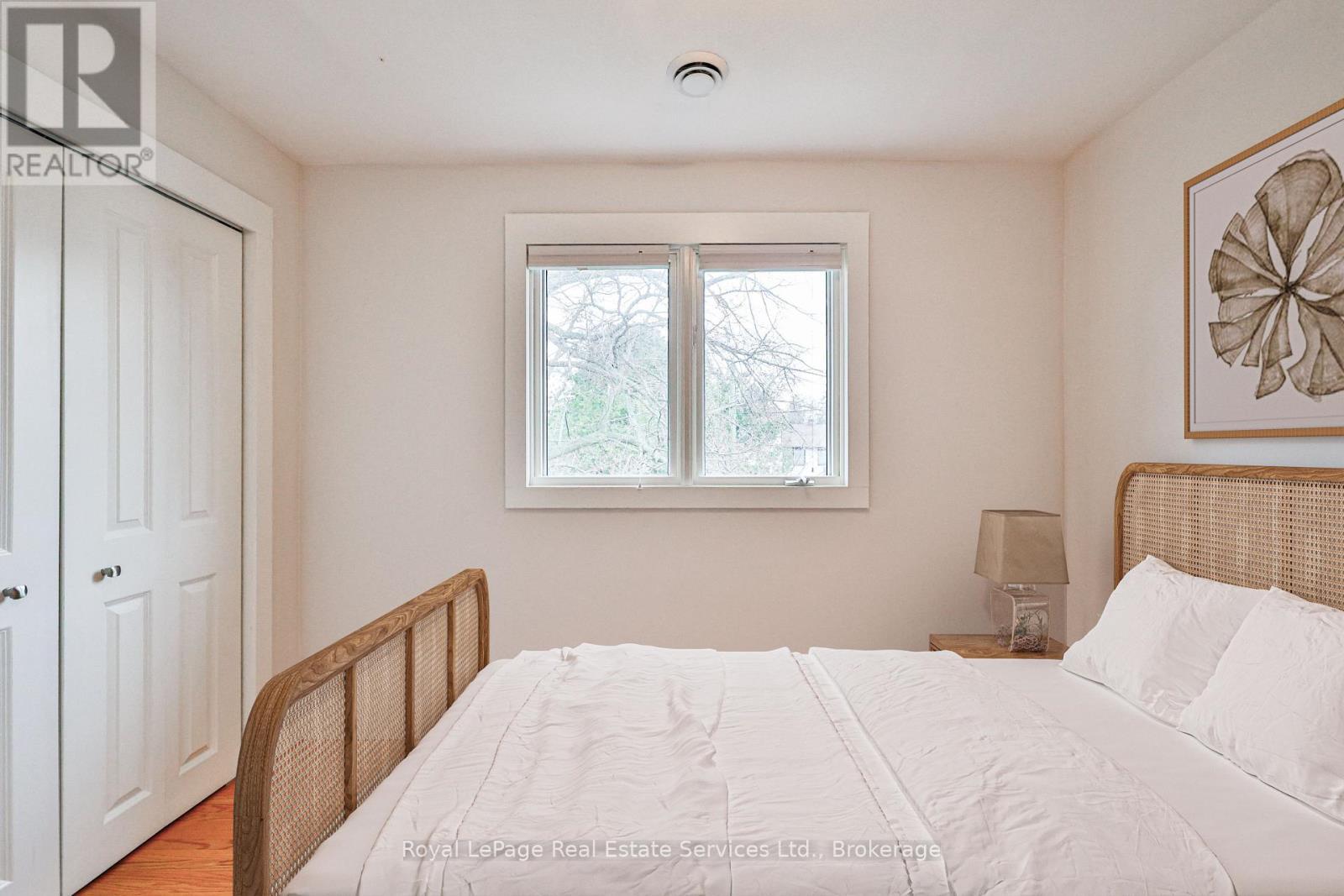












196 SABEL STREET

,
Oakville (BR Bronte),




Ontario
L6L3V4

