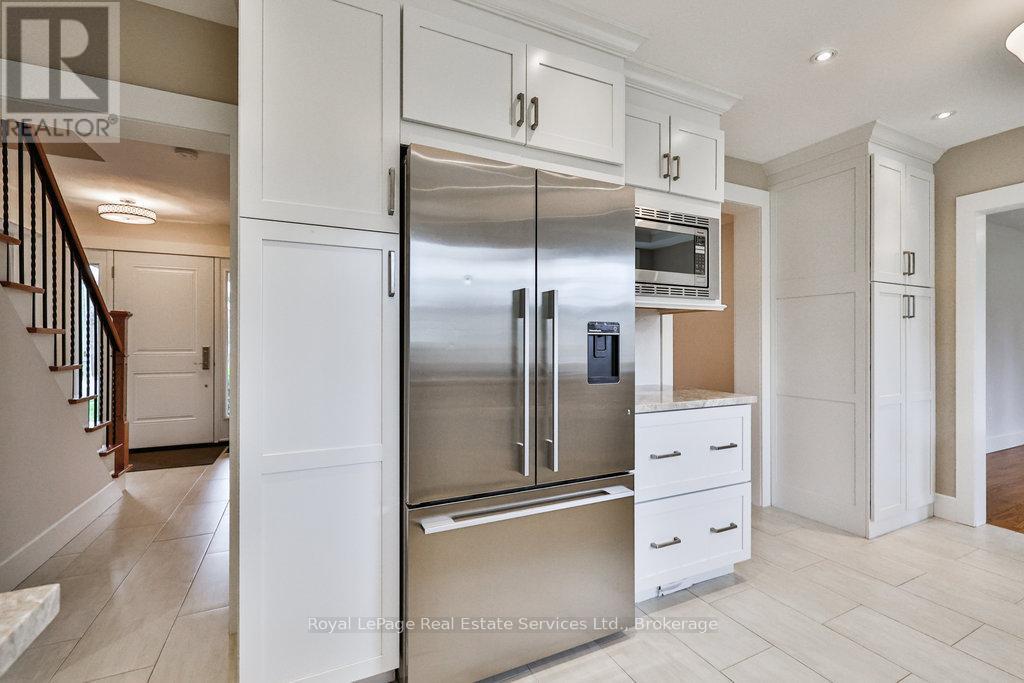 












196 SABEL STREET

,
Oakville (BR Bronte),




Ontario
L6L3V4

