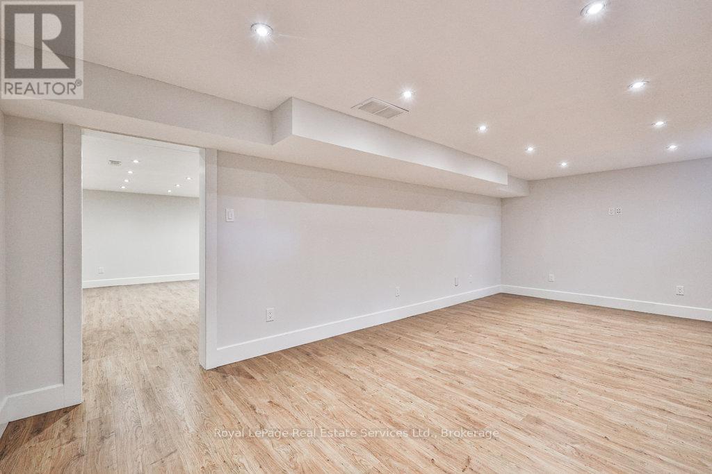 












196 SABEL STREET

,
Oakville (BR Bronte),




Ontario
L6L3V4

