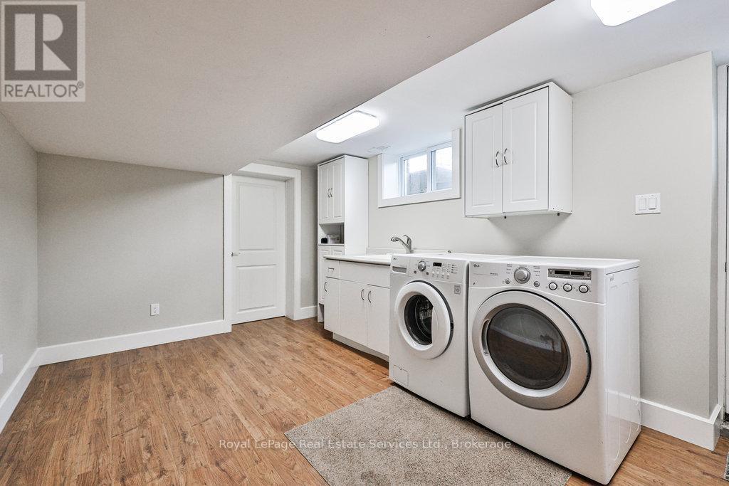












196 SABEL STREET

,
Oakville (BR Bronte),




Ontario
L6L3V4

