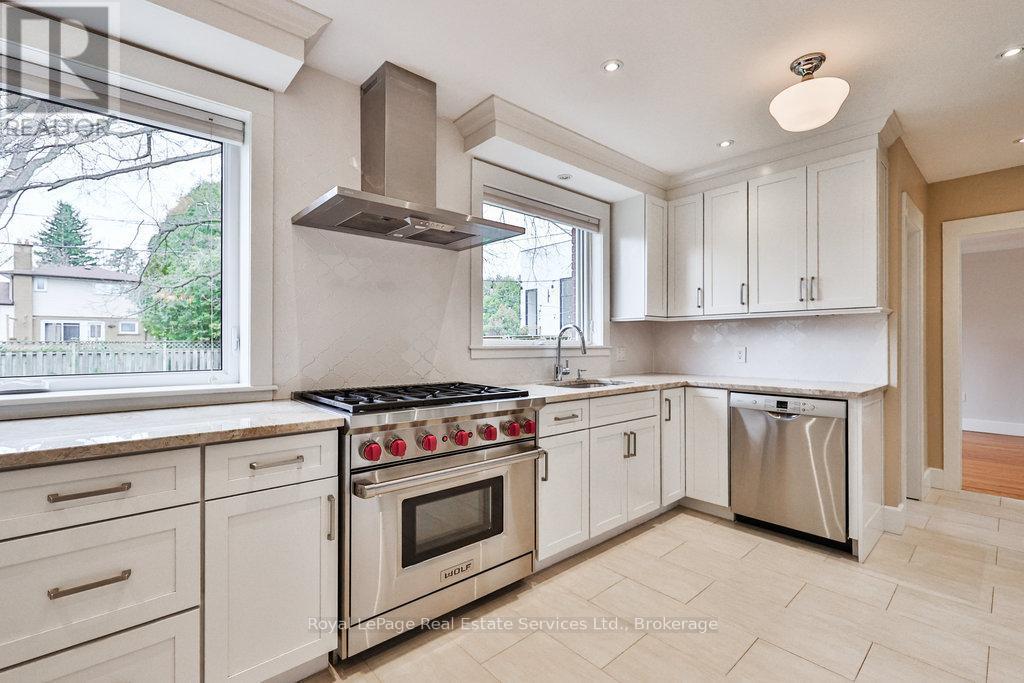 












196 SABEL STREET

,
Oakville (BR Bronte),




Ontario
L6L3V4

