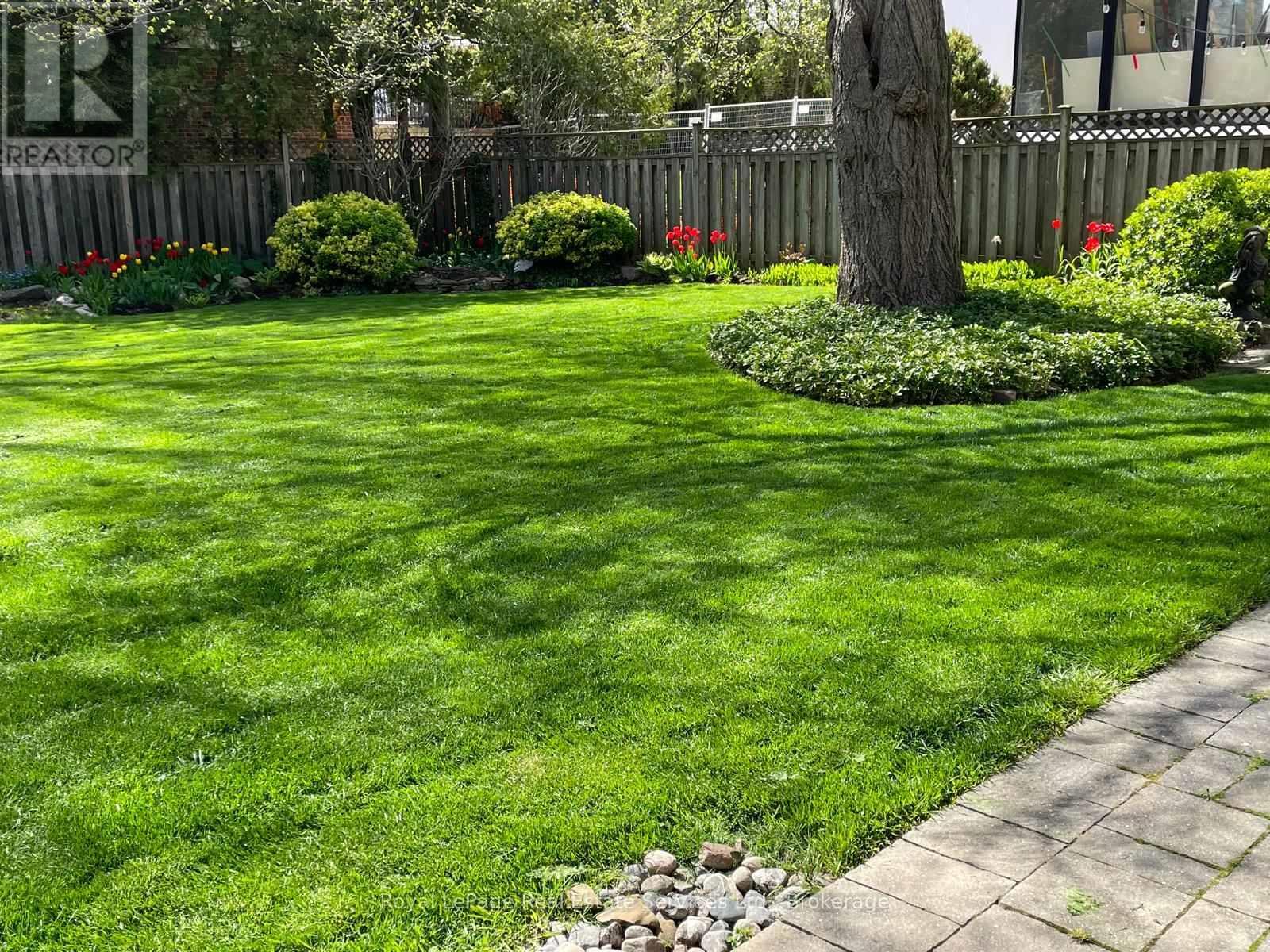 












196 SABEL STREET

,
Oakville (BR Bronte),




Ontario
L6L3V4

