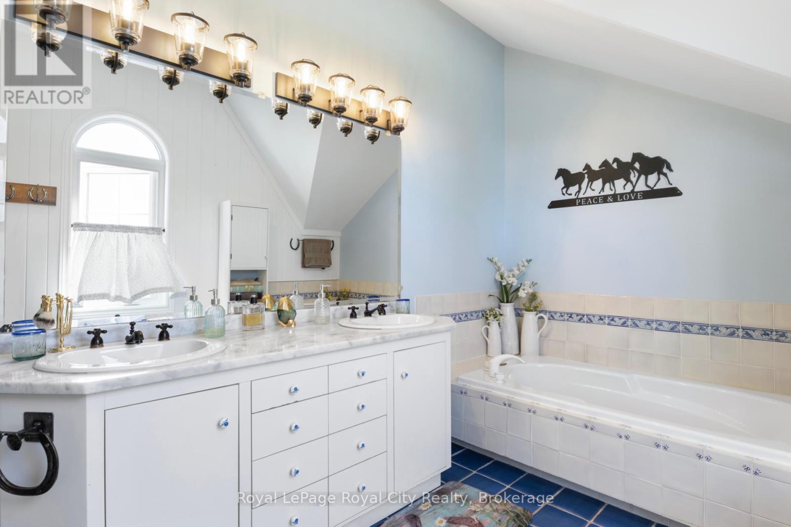 












5228 FIRST LINE

,
Erin,




Ontario
L7J2L9

