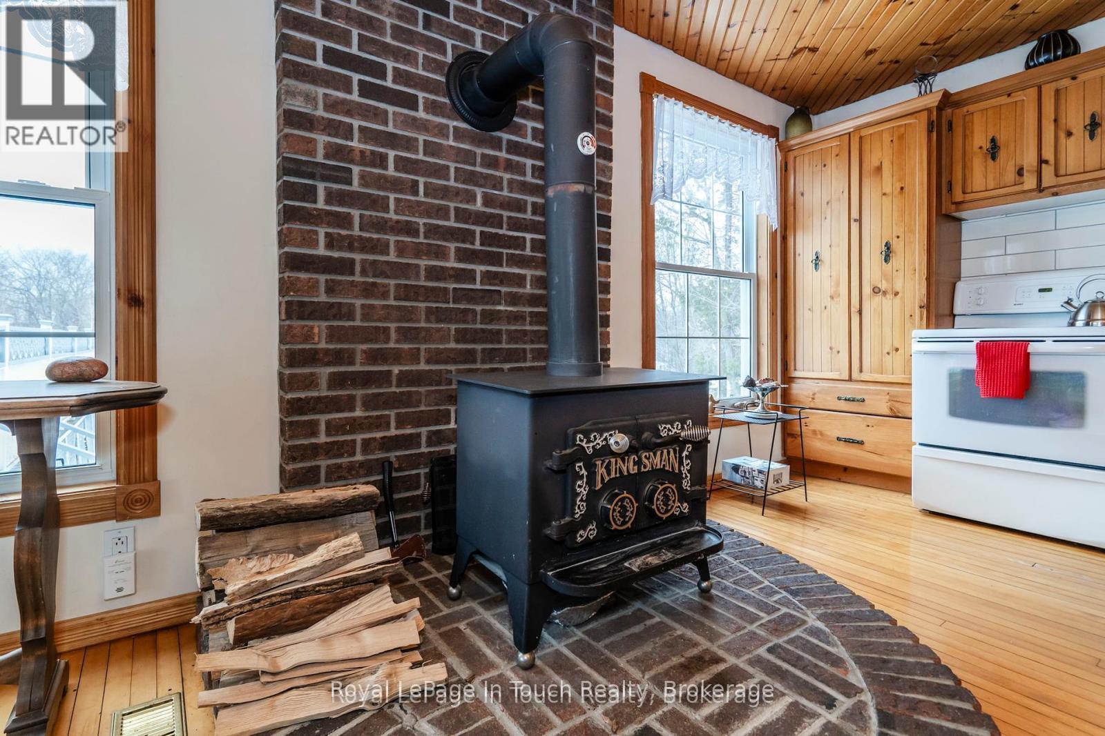 












306 CHURCH STREET

,
Penetanguishene,




Ontario
L9M1G5

