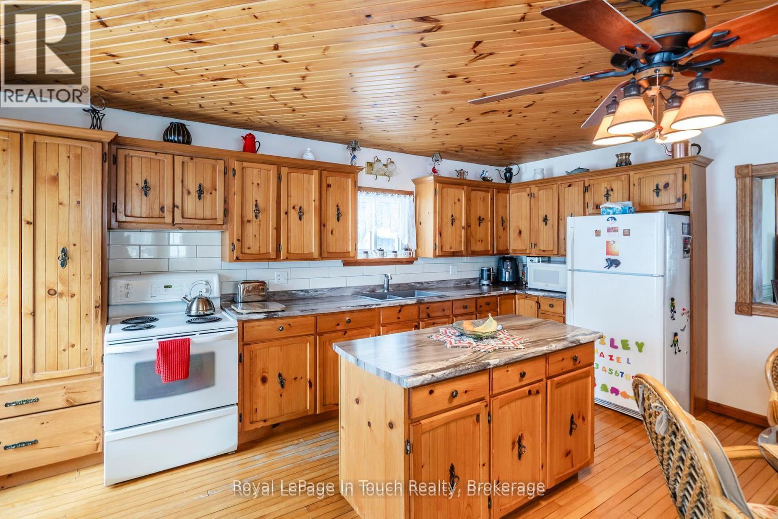 












306 CHURCH STREET

,
Penetanguishene,




Ontario
L9M1G5

