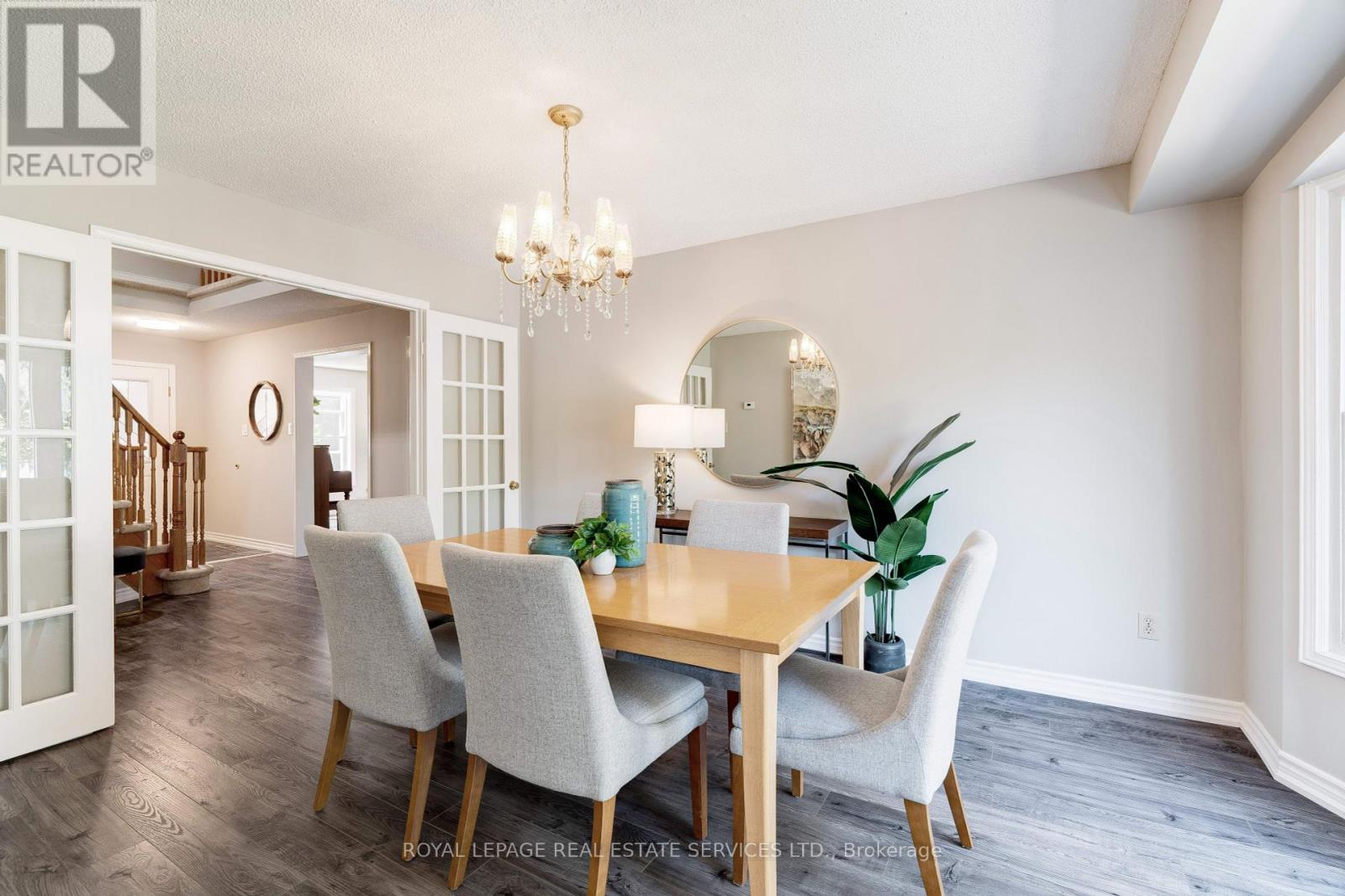 












2053 DEER RUN AVENUE

,
Burlington,




Ontario
L7M2S1

