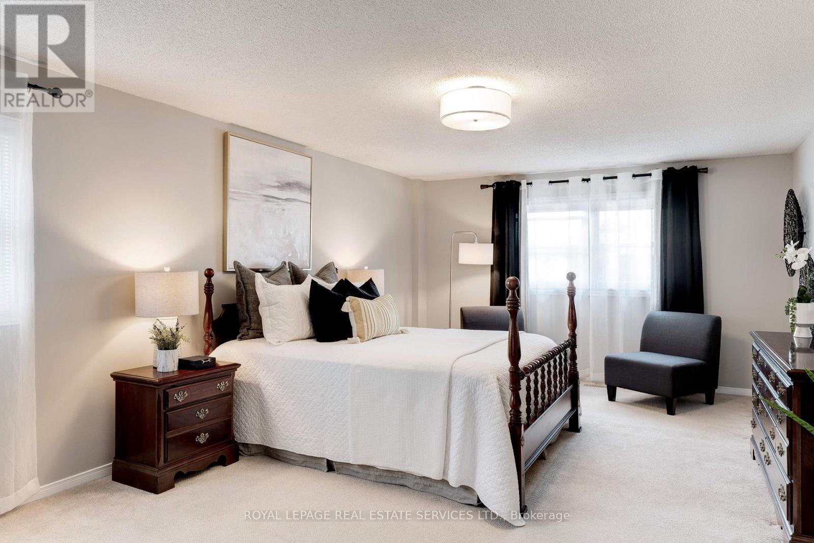 












2053 DEER RUN AVENUE

,
Burlington,




Ontario
L7M2S1

