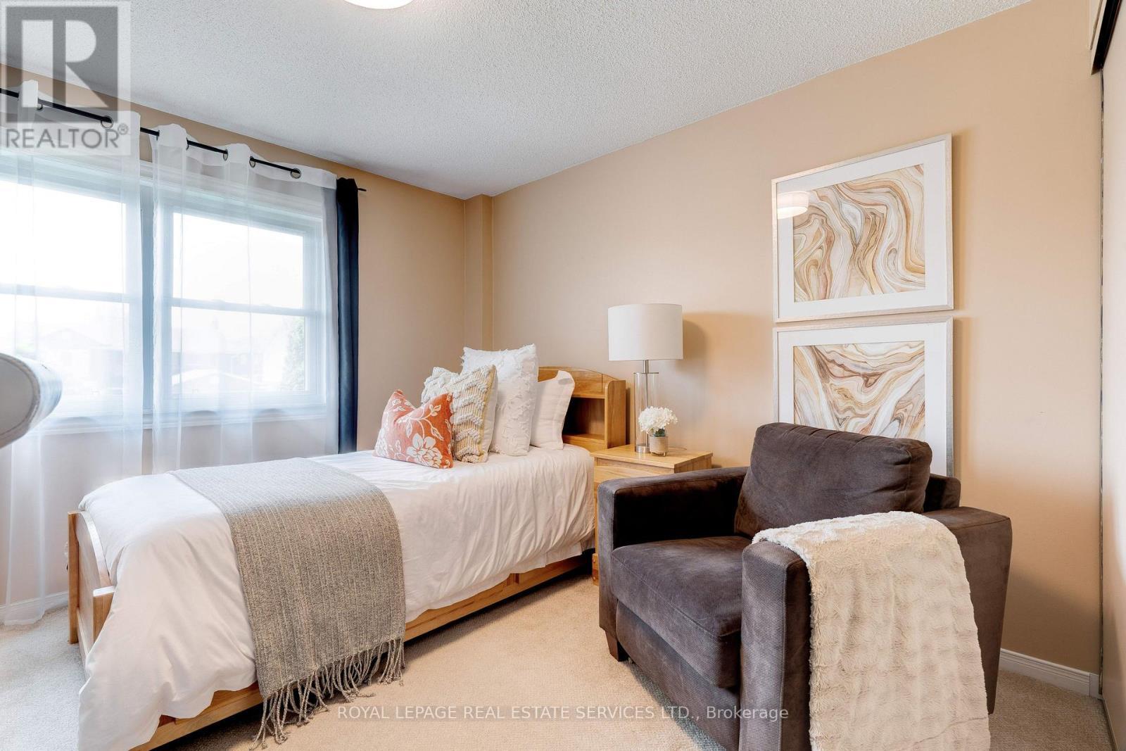 












2053 DEER RUN AVENUE

,
Burlington,




Ontario
L7M2S1

