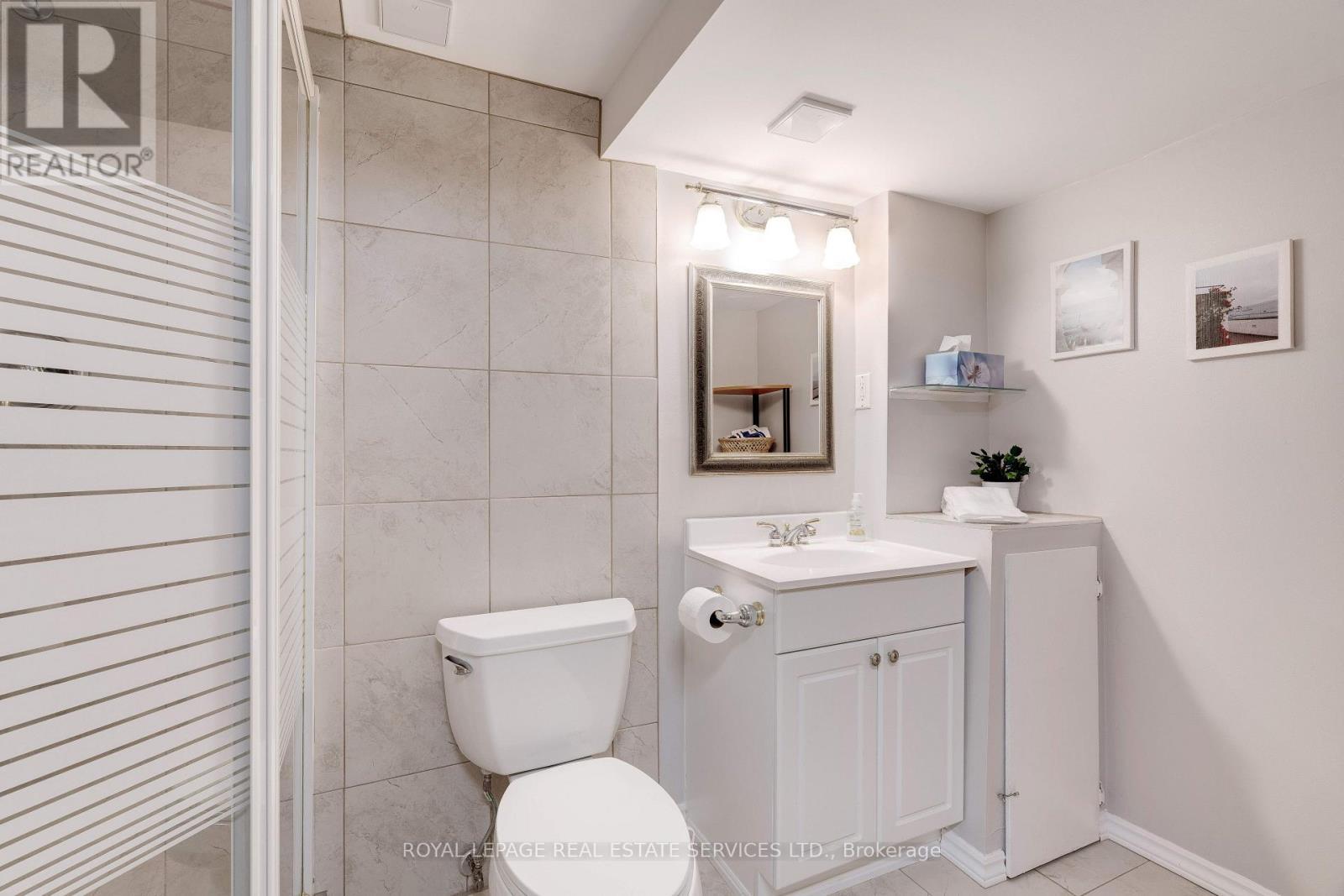 












2053 DEER RUN AVENUE

,
Burlington,




Ontario
L7M2S1

