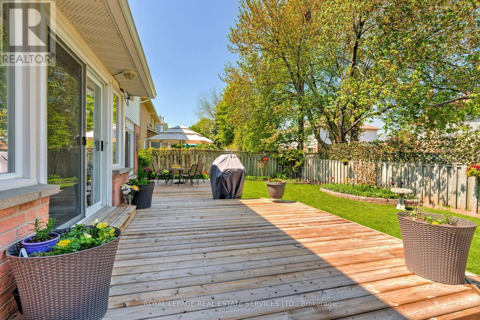 












2053 DEER RUN AVENUE

,
Burlington,




Ontario
L7M2S1

