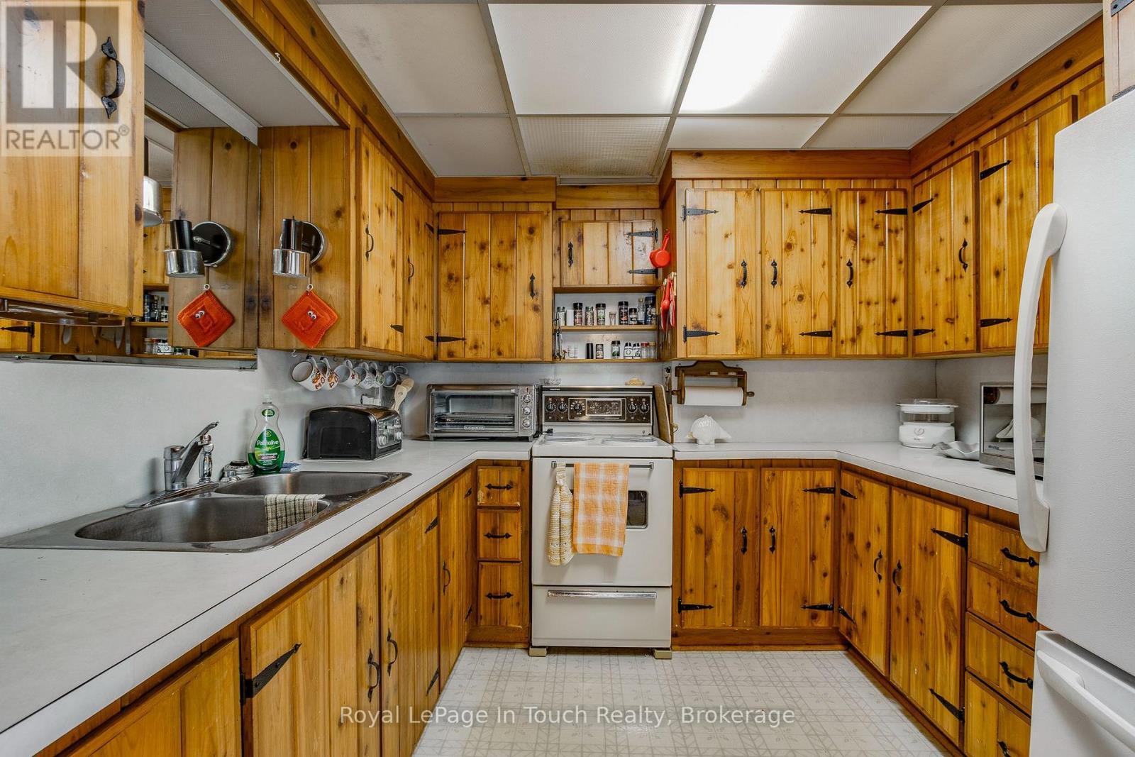 












24 BELGROVE

,
Tiny,




Ontario
L0L2J0

