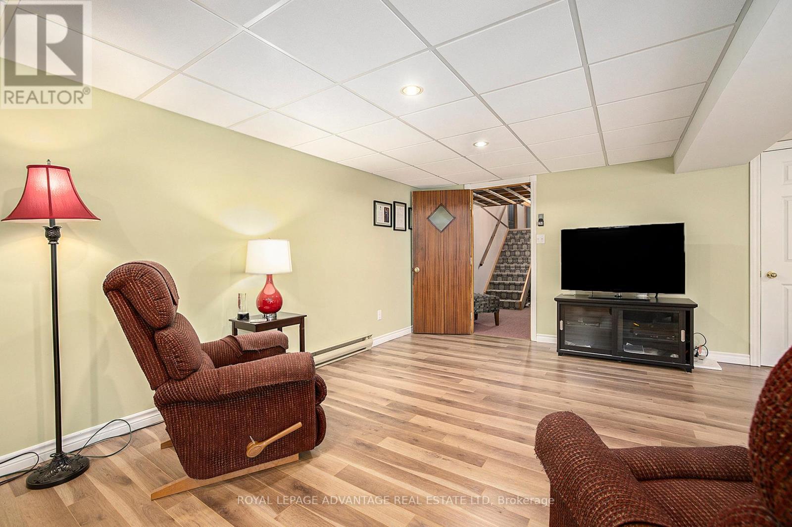 












198 SOMERVILLE DRIVE

,
Tay Valley,




Ontario
K7H3C6


